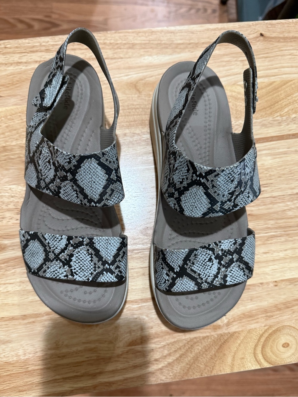 Crocs Brooklyn Snake Wedge Sandal Size 6